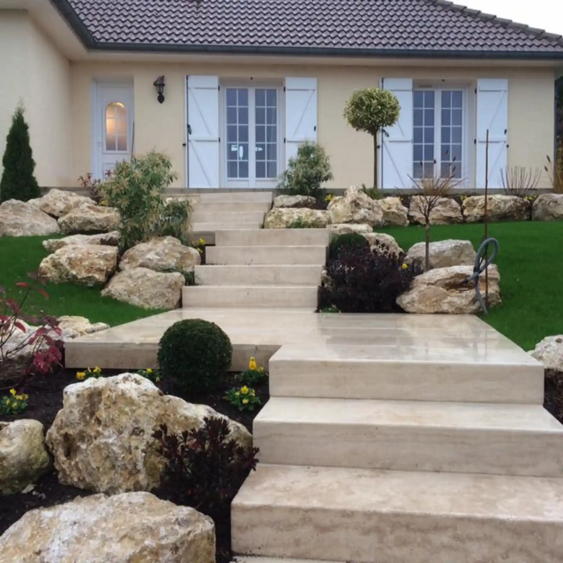 Bloc marche travertin beige